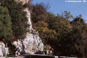 Des gorges, des cirques et des grottes Des gorges, des cirques et des grottes