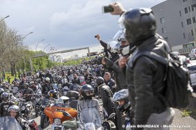 Paris : 10 000 motards rejettent contrôle technique et (...)