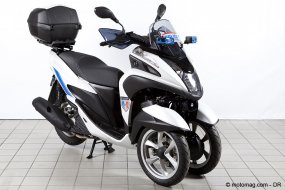 Un scooter 3-roues Yamaha Tricity spécial police à (...)