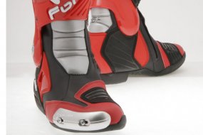 Bottes de piste Forma F1 : du raffût dans les paddocks Bottes de piste Forma F1 : du raffût dans les (...)