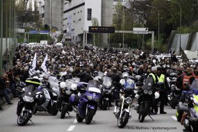 5000 motards bloquent le périphérique parisien et (...)