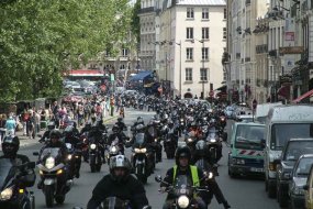 Stationnement moto à Paris : manif et humour anti PV Stationnement moto à Paris : manif et humour anti (...)