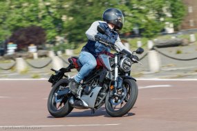 Essai Honda CB 125 R : une petite cylindrée qui a de la (...)
