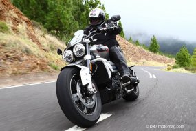 [VIDEO] Essai Triumph Rocket 3 (2020) : la plus grosse (...)