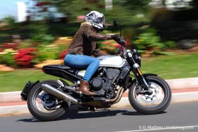 Essai Brixton 500 Crossfire (2020) : rouleuse de (...)