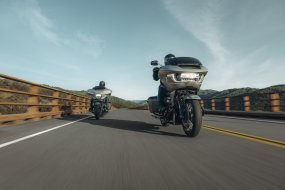 Harley-Davidson présente ses Street Glide & Road (...)