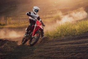 Airoh présente 3 nouveaux casques pour 2024 : les (...)