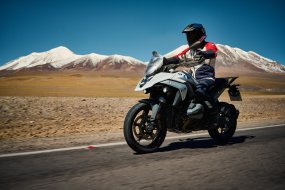 Confort et sécurité à moto : conseils équipements