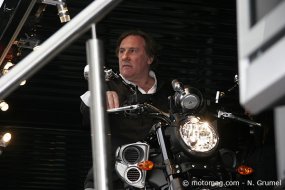 Cinéma : Depardieu sur une Munch Mammuth ! (+vidéo)
