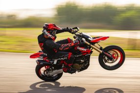 [EICMA 2023] : la Ducati Hypermotard 698 Mono RVE élue (...)