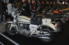 Salon Moto Légende : Tchao Paris ! Arton39630-84d8e