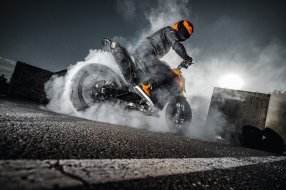 KTM 790 Duke 2025 : le scalpel se modernise un peu (...)