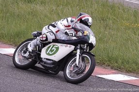 Iron Bikers : au cœur de l'anneau sur un mono 250 (...)