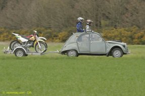 Débuter en course : le transport de la moto