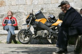 Conduite moto : chasser le coup de barre au guidon