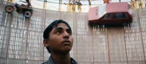 Clip : Django Django met le mur de la mort en musique (...)