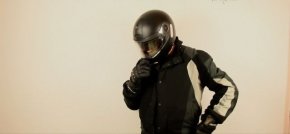 Femmes à moto : Mehdiator s'attaque à M6 Femmes à moto : Mehdiator s'attaque à M6