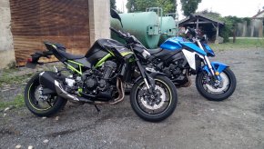Kawasaki Z900 A2 VS Suzuki GSX-S 950 A2 : le duel des (...)