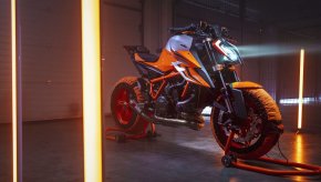 La KTM 1290 Super Duke R se décline en version (...)