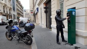 Stationnement payant des deux-roues motorisés à Paris : (...)