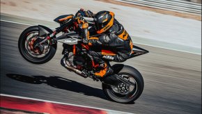 KTM 1290 Super Duke RR 2023 : toujours plus radicale