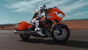 Harley-Davidson CVO Road Glide RR : le bagger sportif (...)