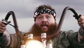 Rap : Action BronSon se paie Easy Rider dans un clip (...)