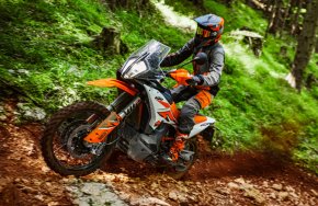 KTM présente sa nouvelle 890 Adventure R 2023
