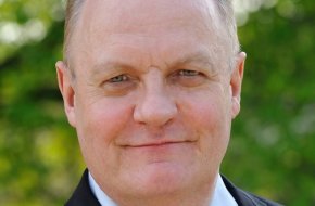 François Asselineau (Union populaire républicaine) : (...)