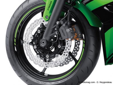 Kawasaki Ninja 650 : étriers Nissin