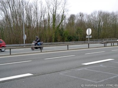 Rail guillontine à Angers : décès d’un motard