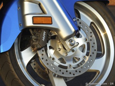 Essai Honda 1800 Goldwing : freinage couplé