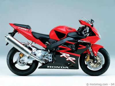 Historique Honda CBR-RR : 900 cm3, 2002/2003