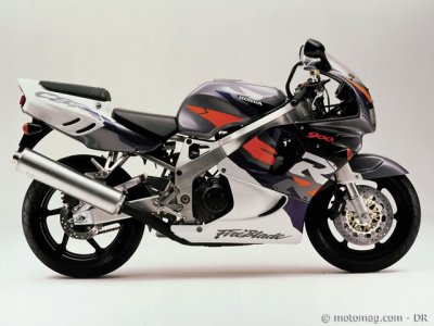 Historique Honda CBR-RR : 900 cm3, 1996/1997