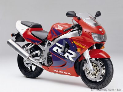 Historique Honda CBR-RR : 900 cm3, 1998/1999