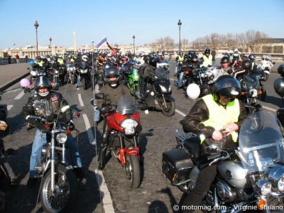 Toutes à moto : 250 motardes à Paris !