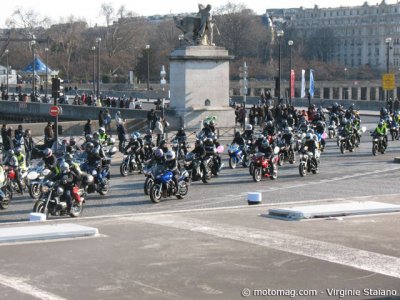 Toutes à moto : balade parisienne, suite