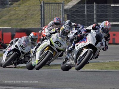 WSBK Assen : départ, BMW se jette en tête