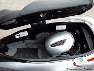 Honda 125 S-Wing : coffre selle