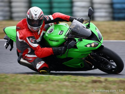 Essai Kawa ZX-6 R 2009 : genou au sol