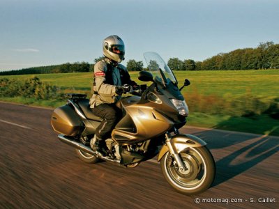 Honda Deauville 700 : un moteur d’utilitaire