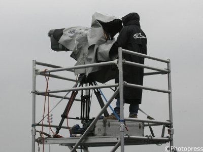 Un caméraman au bord de la piste de Magny-Cours