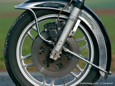 Moto Guzzi 850 T3 : frein avant