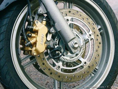 Honda CBF 1000 : freinage «  Made in Honda »