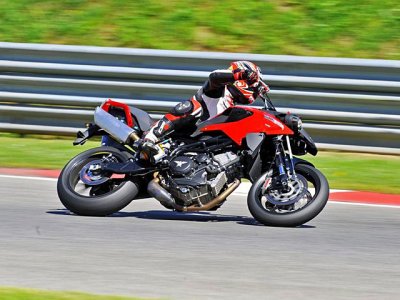 Moto Morini supermotard : train avant modifié