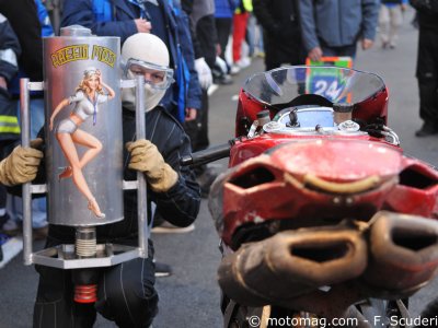 Un ravitaillement pour la Mv Agusta du team Raffin