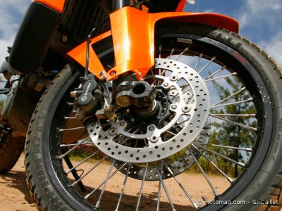 KTM 950-990 Adventure : freinage avant
