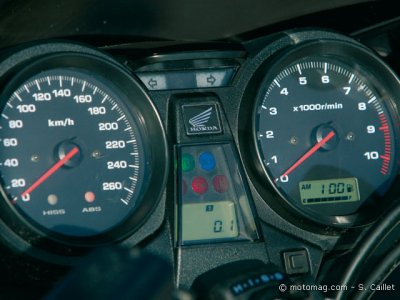 Honda CB 1300 S : tableau de bord
