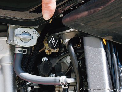 Suzuki DRZ 400 : commandes rustiques