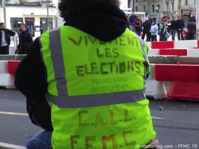 Manifestation à Niort : « vivement les élections »